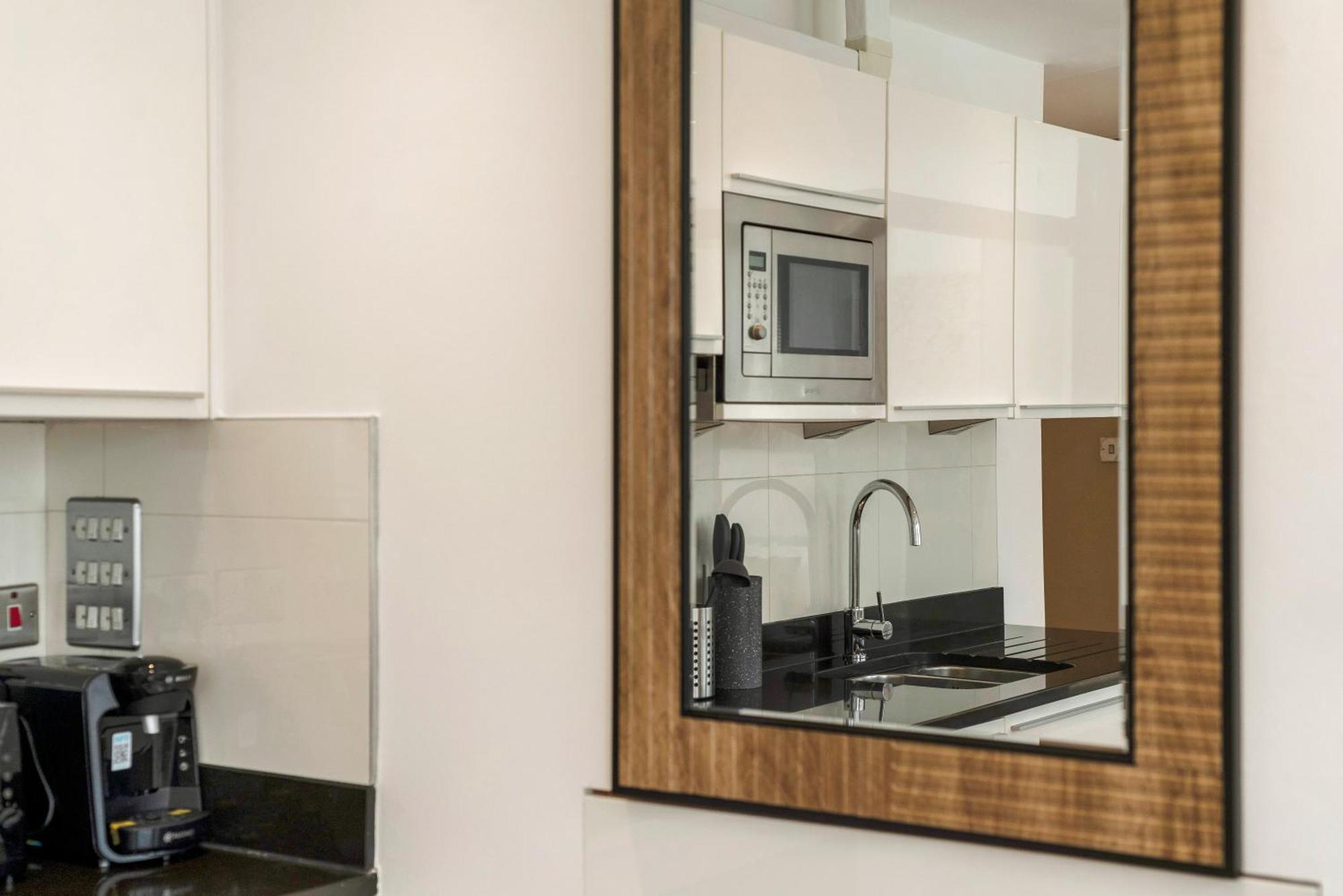 Urban Base, 6mins Walk To Marble Arch Station, 8mins Walk To Hyde Park Apartment London